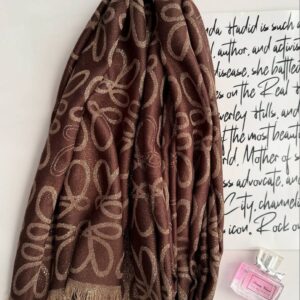 شال دورو قهوه‌ای شاین‌دار طرح ژاکارد