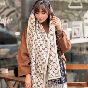 شال بافت طرح Gucci ریشه‌دار – مدل پاییزه‌زمستانه  ⸻