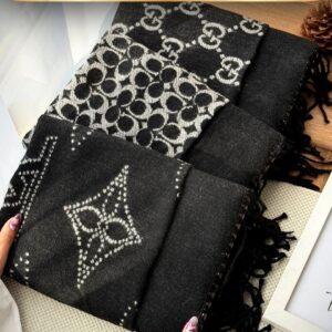 شال موهر طرح بندی مشکی سفید