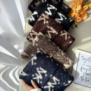 شال موهر لوگودار زمستانی طرح کلاسیک